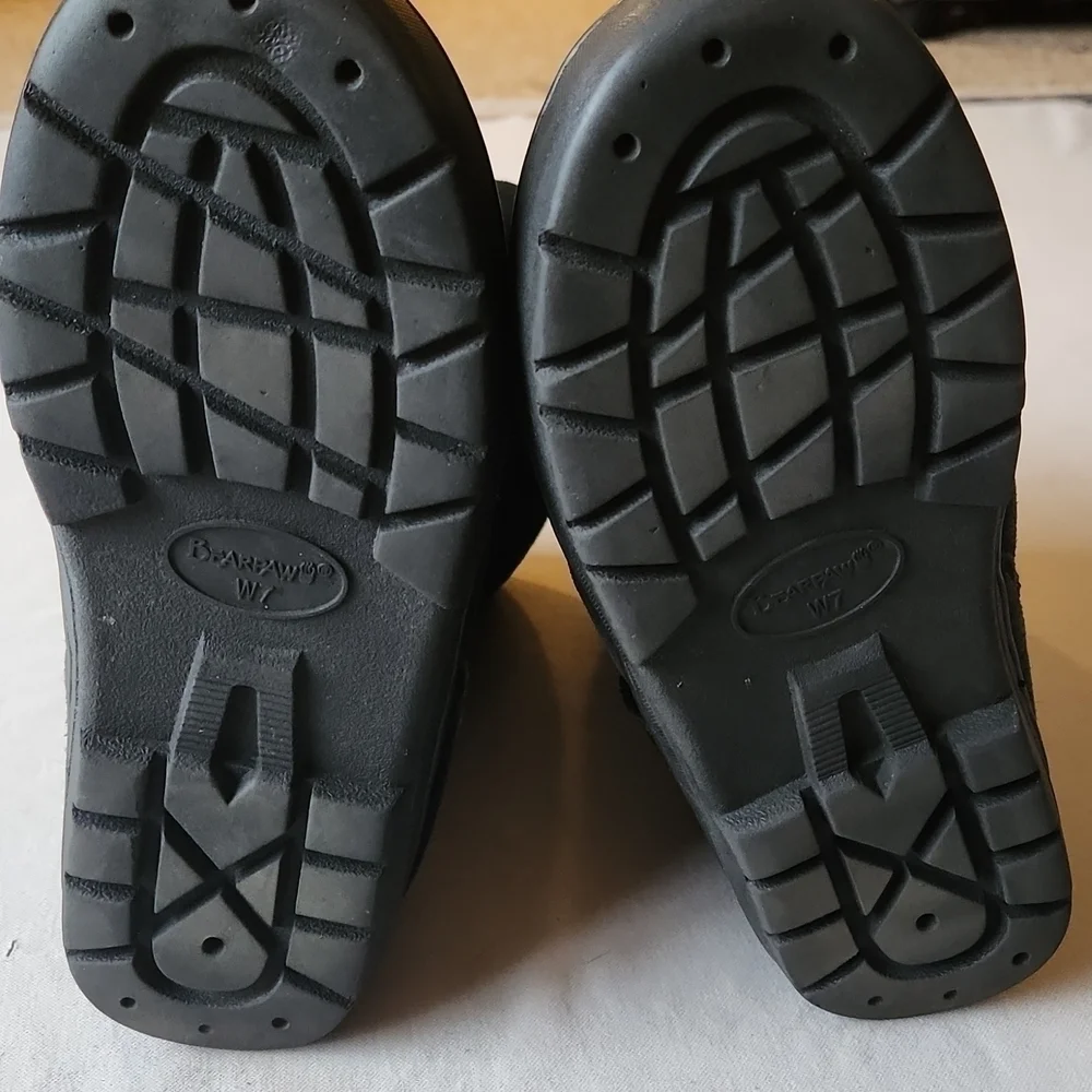 BearPaw Black W7 boots